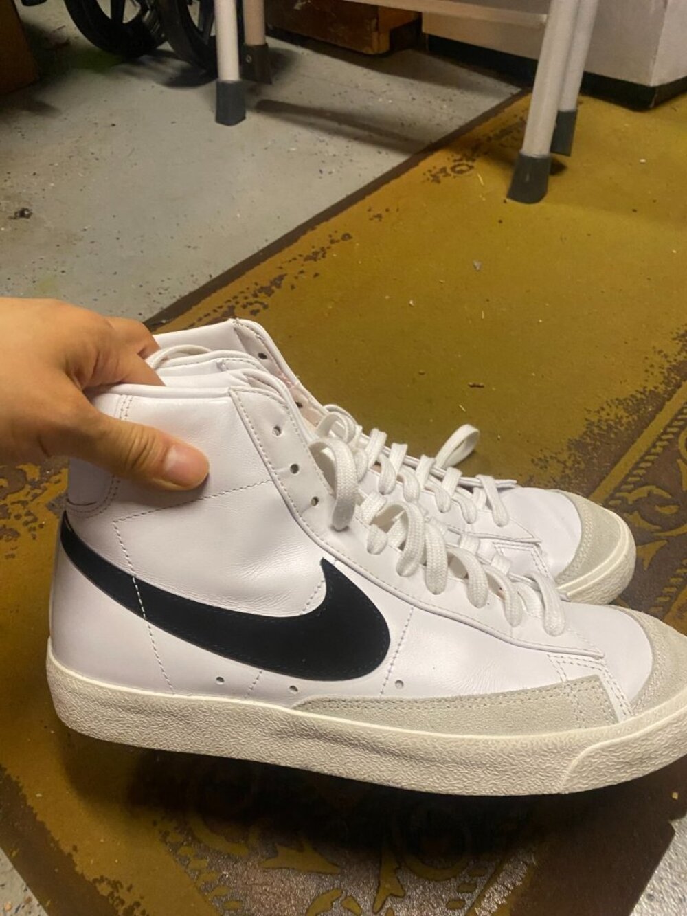 Size 9.5 - Nike Blazer 77 Vintage Mid White Black W
